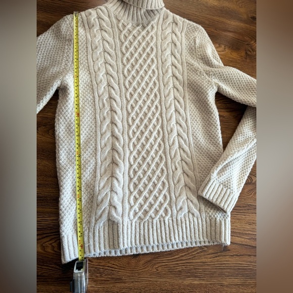 MASSIMO DUTTI beige wool turtleneck sweater (S) - Picture 6 of 8